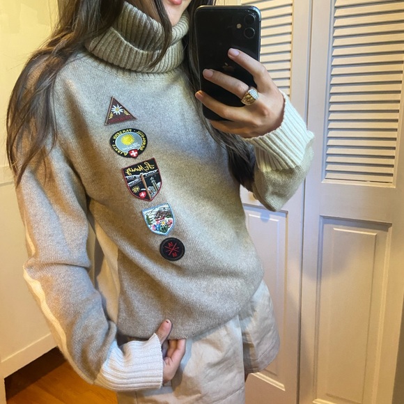 Cozy Beige cashmere Turtleneck Sweater with Patch Details - Picture 1 of 12